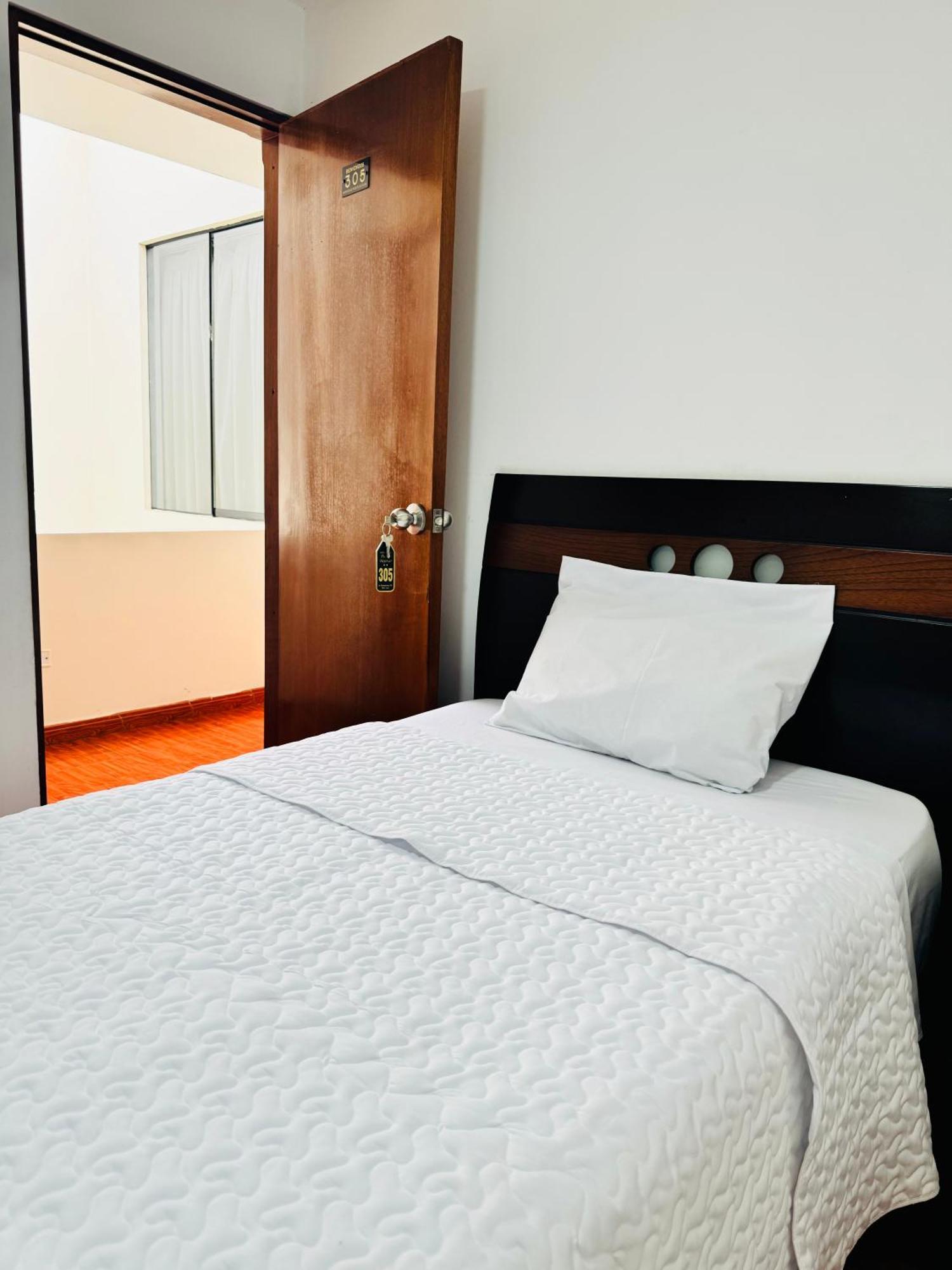 Puerto Bayovar Hotell Mala Exteriör bild